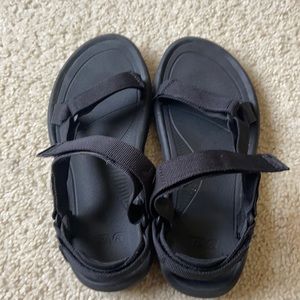 Tevas size 9